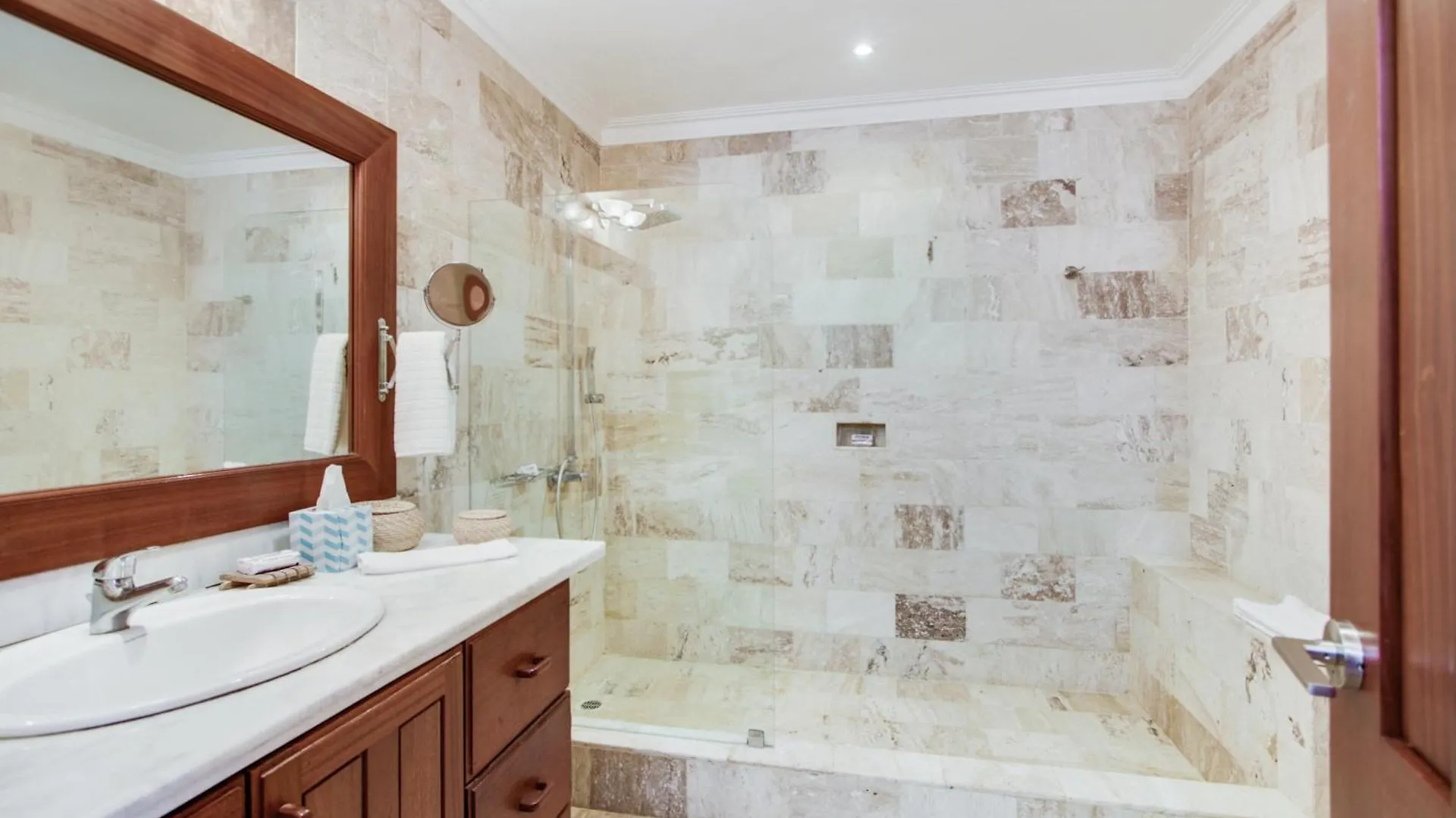 Gorgeous Villa At Casa De Campo - With Large Pool, Cook, Maid And 2 Golf Carts La Romana