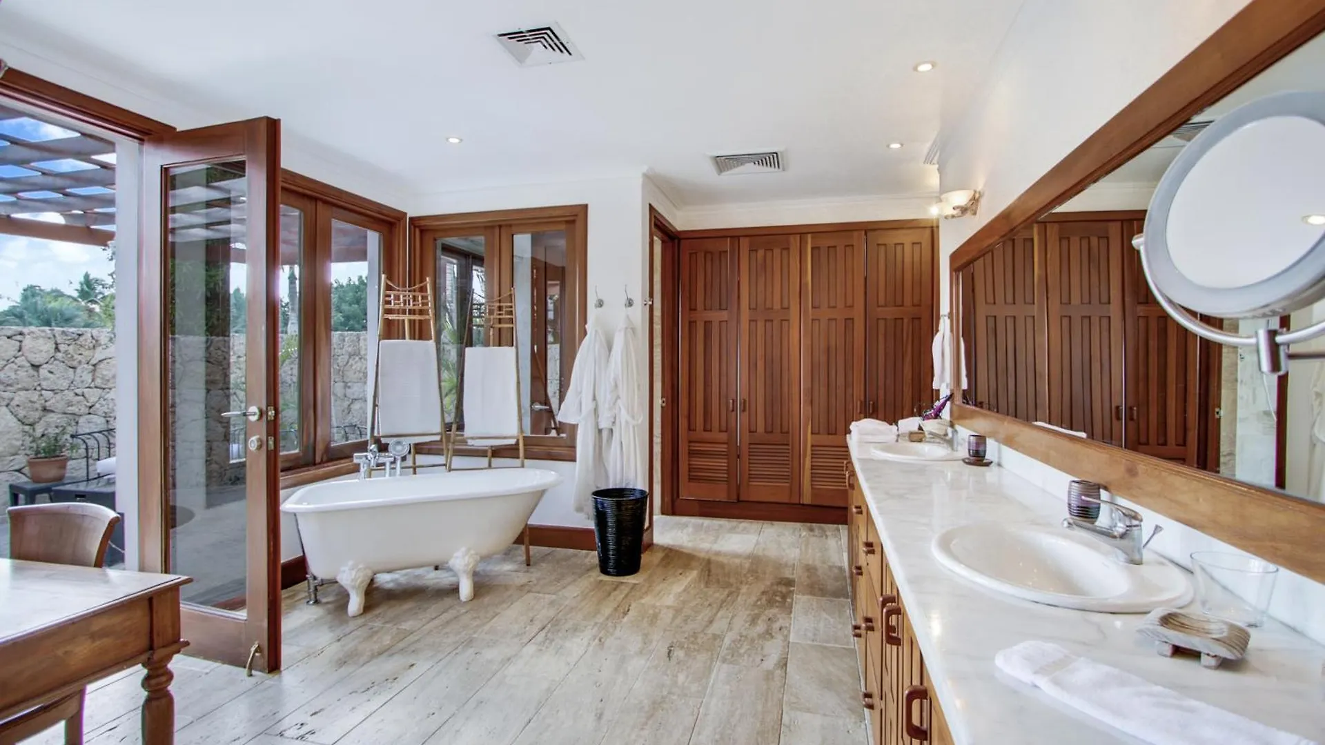 Gorgeous Villa At Casa De Campo - With Large Pool, Cook, Maid And 2 Golf Carts La Romana