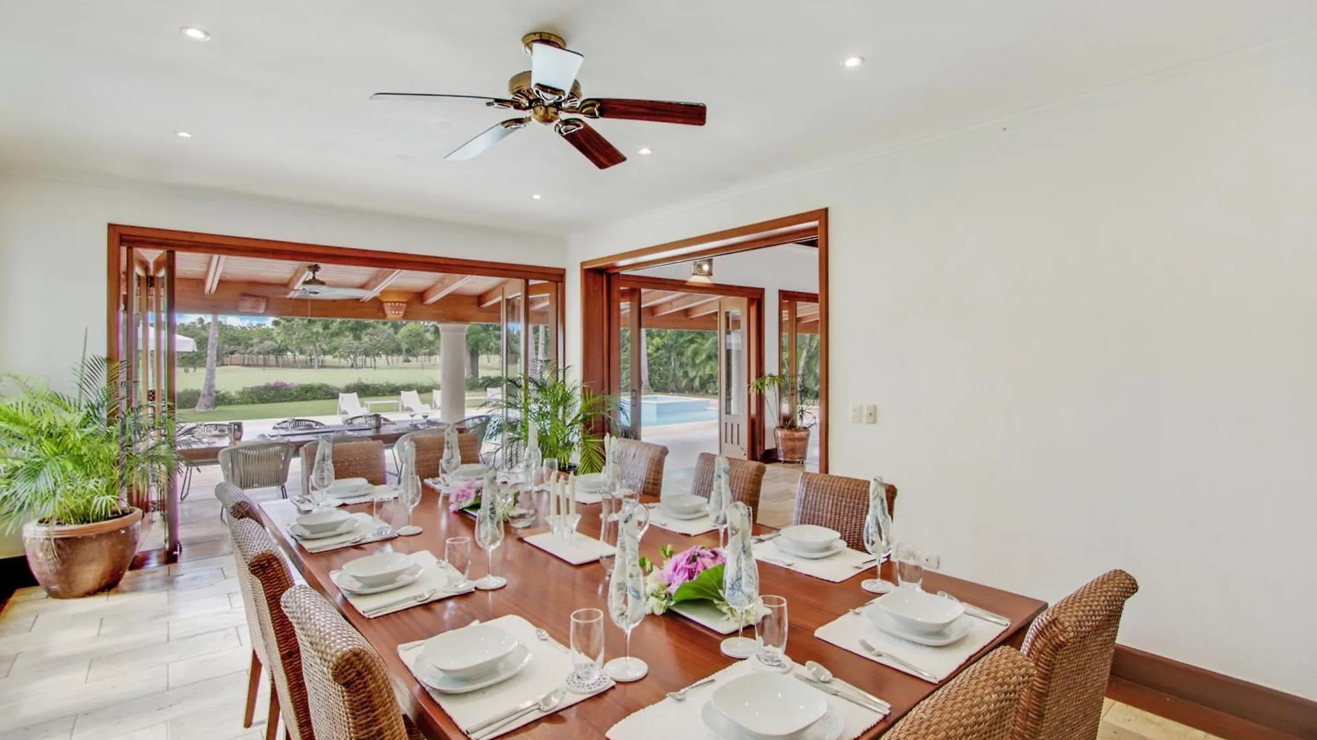 Gorgeous Villa At Casa De Campo - With Large Pool, Cook, Maid And 2 Golf Carts La Romana
